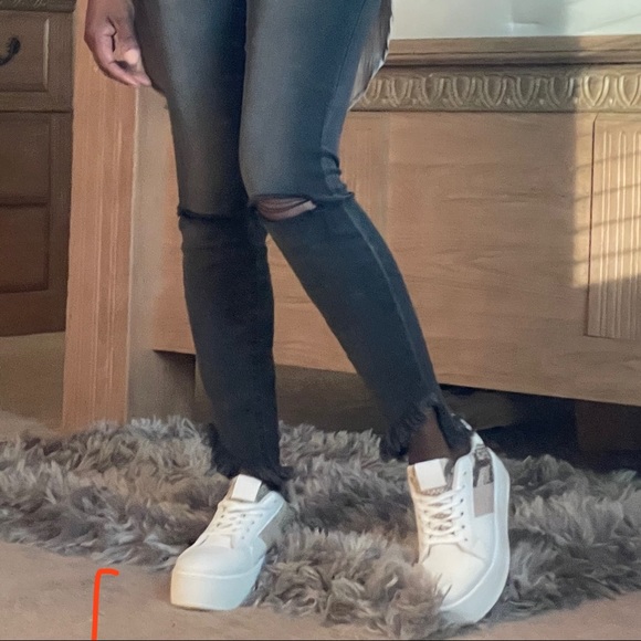 Very rare snakeskin platform sneaker. Purchased from a boutique that sold out. - Picture 2 of 5